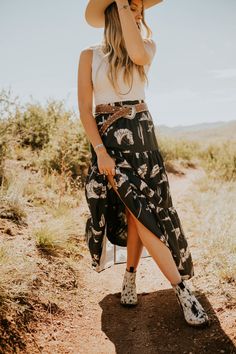 Desert Casual Outfit, Women’s Western Work Outfits, 2024 Western Trends, Western Long Skirt Outfit, Western Outfit Skirt, Jean Skirt With Cowgirl Boots, Maternity Cowgirl Outfits, Womens Country Outfits, Cowgirl Maternity Outfits