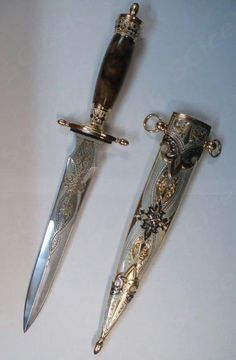 Steampunk Knife, Fantasy Dagger, Knife Aesthetic, Jude Duarte, Pretty Knives, Cool Swords, Knife Collection, Cool Knives, Punk Style