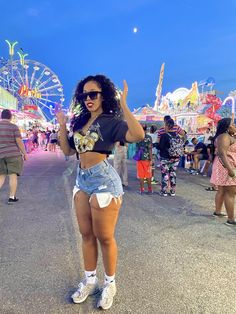 Fit Baddie, Mini Skirt Ideas, Cute Summer Outfits Casual, Baddie Outfits Summer, Concert Outfit Inspo, Theme Park Outfits, Blouse Ideas, Concert Fit, Fair Outfits