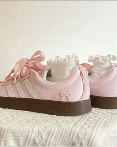 Coquette Adidas, Pretty Sneakers, Stile Hijab, Preppy Shoes, Pretty Shoes Sneakers, Shoes Outfit Fashion, Shoe Wishlist, Girly Shoes, Shoe Inspo