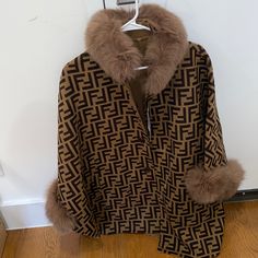 Fendi Wool Cape W/ Real Authentic Fox Fur Lining. Fur Sleeves And Collar Are Removable. Fendi Fur Coat, Fendi Coat, Fendi Jacket, Fendi Fur, Wool Cape, Fabulous Furs, Fur Parka, Chic Leather, Fox Fur