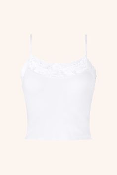 Meet our Cozy cami: your ultimate blend of comfort and chic. This waist-length, body-fitted cami is ultra-soft and features a delicate lace trim that adds a touch of femininity. Perfect for layering or wearing solo, it transitions smoothly from day to night. Snug yet breathable, it's the stylish staple you'll reach for again and again. Elevate your wardrobe with this versatile must-have. Curve hugging Cropped look Floral lace scallop detailing Straight neckline Composition: Viscose Spandex Nylon