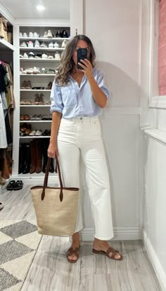 Looks Jeans, Outfit Verano, Early Fall Outfits, Summer Outfits For Moms, Timeless Outfits, Italy Outfits, Her Closet, Fashion Guide, Mom Outfits