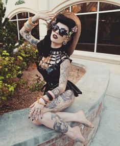 Psychobilly Aesthetic, Glamour Ghoul, Cabelo Pin Up, Psychobilly Fashion, Goth Pinup, Rockabilly Goth, Goth Gifts, Goth Outfit Ideas, 80s Goth