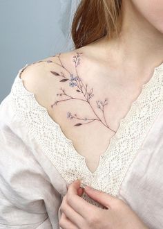 Botanisches Tattoo, Tattoo Appointment, Small Shoulder Tattoos, Vine Tattoos, Inspiration Tattoos, Tattoos Geometric, Back Of Shoulder Tattoo, Shoulder Tattoos, Shoulder Tattoos For Women