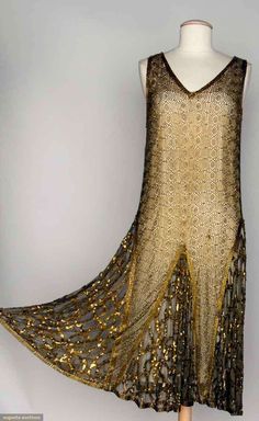 Necesito este traje! Bridal Capelet, Harlem Nights, 20s Dresses, 1920's Style, Roaring 20, 1920's Fashion, 1920s Style