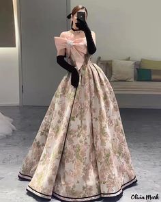 OliviaMark - Elegant Strapless Vintage Evening Gown for Formal Affairs - Confidential Soiree Look Gatsby, Prom Dress Pictures, Vintage Evening Gowns, Satin Evening Gown, Strapless Evening Gowns, 파티 드레스, Fairytale Dress, Glam Dresses, Formal Dresses Prom