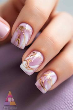 Delicate swirled pink and white nails with golden details - elegant pink summer nail art ideas to try. Visit nailhow.com for tutorials. Nails With Golden Details, Summer Nail Art Ideas, Nail Art With Glitter, Art With Glitter, Pink And White Nails, Silk Wrap Nails