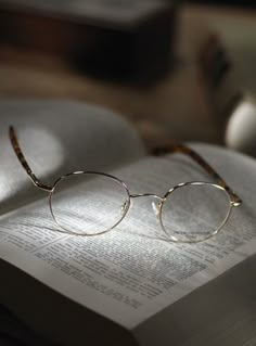 Book And Glasses, Wired Glasses Aesthetic, Gold Circle Glasses Aesthetic, Gold Round Glasses Aesthetic, Wire Frame Glasses Aesthetic, Round Wire Glasses, Glasses Pictures, Gold Wire Glasses, Gold Wire Frame Glasses