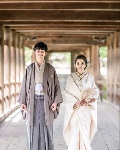 Kimono Wedding Dress Japanese Style, Japanese Wedding Dress Modern, Japanese Wedding Dress Traditional, Traditional Japanese Wedding, Buddhist Wedding, Japanese Couple