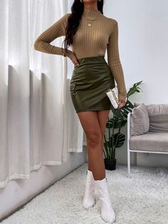 Dark Green Leather Skirt Outfit, Casual Green Mini Skirt For Fall, Olive Leather Skirt Outfit, Leather Green Skirt Outfit, Olive Green Leather Skirt Outfit, Green Mini Skirt For Fall, Army Green Outfits For Women, Army Skirt Outfit, Olive Green Mini Skirt Outfit