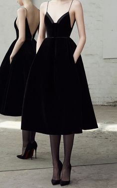 File 28c1067169 original Sukienki Maksi, Velvet Midi Dress, Alex Perry, فستان سهرة, Dresses Short, Looks Style, Black Dresses, Mode Inspiration, Homecoming Dress