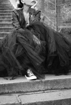 UT Tule Rok, Tulle Long Skirt, Black Pleated Skirt, Estilo Punk, Looks Street Style, Looks Vintage, White Photography, Look Fashion, A Black