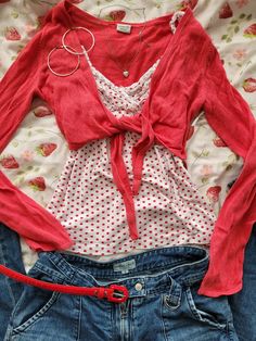 Red Cottagecore Aesthetic Outfits, Strawberry Aesthetic Fashion, Red 2000s Outfit, Strawberry Girl Aesthetic Outfit, Strawberry Girl Outfit, Red Cottagecore Outfit, 2000s Autumn Outfits, Red Autumn Outfits, Early 2000s Summer Fashion