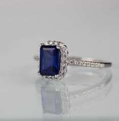 Zirconia Azul Zafiro Corte Petite Baguette 7.0 mm x 5.0 mm Plata .925 Gratis Estuche para regalo Gratis Franela para su limpieza Todas nuestras piezas de joyería son fabricadas bajo los más altos estándares. Mucha Plata México pone a tu disposición Joyeria elaborada en Plata 925, con diseños nacionales seleccionados. Nuestro Compromiso es ofrecer productos en plata, con fino acabado, pulido excepcional que otorga un brillo elegante, innovación y distinción.Nuestra Promesa de Servicio: Cuidar tod Ring, Color, Baguette