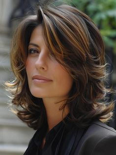 Med Lob Haircut, Big Forehead Haircuts, Styles For Thick Wavy Hair, Womens Layered Haircut Medium, Layered Bob Hairstyles For Thick Hair, Medium Wavy Bob Hairstyles, Medium Long Hair With Layers, Lob Hairstyles For Thick Hair, Above The Shoulder Haircut With Layers