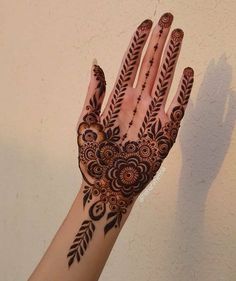 Stylish mehndi design Henna 2024, Minimalist Mehendi, Front Hand Mehndi Designs, Hand Mandala, New Henna Designs, Front Hand Mehndi, Mehndi Design Simple, Hand Mehndi Designs, Front Mehndi Design