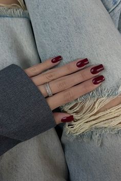 #manicure #manicureideas #nails #naildesign #beauty #bordo #маникюр #маникюрныйинстаграм #бордо #ногти #дизайнногтей #lookoftheday Classy Nails Red, Nails Ideas Autumn, Bordo Red Nails, Bordo Nails Design, Red Nails 2024, Bordo Nails, Nails Autumn, Bordeaux Nails, Russian Manicure Design