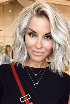 Stacked Chin Bob, Cute Blonde Bob Hairstyles, Cool Blonde Lob, Short Blonde Hairstyles For Thick Hair, Thick Short Blonde Hair, Trendy Womens Haircuts 2023, Platinum Long Bob, Thick Blonde Bob, Blonde Lob Hairstyles