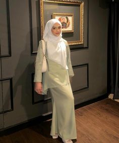 ★ marissadania_ Malaysian Hijab Style, Hijabi Aesthetic Outfits, Malay Hijab, Malaysia Hijab, Travel Fits, Modest Style, Muslim Outfits Casual, Muslim Outfits, Muslim Dress