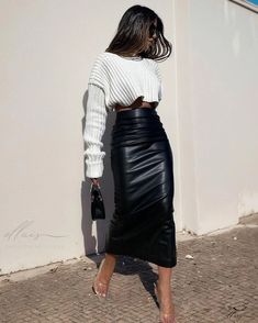 Elluis - Elegant Shiny Leather High-Waisted Bodycon Midi Skirt - Featuring a Stylish Back Slit for Fashion-forward Women Black Skirt Outfit Business, Long Black Leather Skirt, Fashion Etiquette, Work Fashion Office, Long Leather Skirt Outfit, Conference Outfit, Trendy Mom Outfits, Trendy Date Night Outfit, Black Leather Skirt