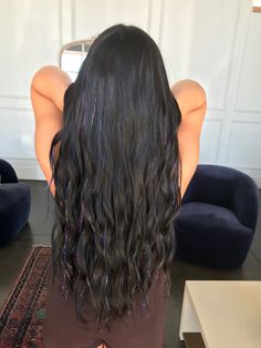 hair hairstyles hair salon hairstylist aesthetic beauty pretty cosmetic Brown Hair Tinsel, Tinsel On Black Hair, Hair With Tinsel, Black Hair With Tinsel, Hair Tinsel Black Hair, Hair Tinsel Brunette, Glitter Hair Strands, Tinsel Hair