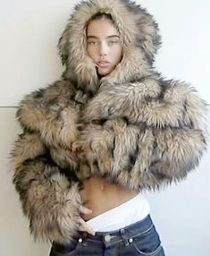 Horror Decor, Winter Outerwear, Jacket With Hood, Short Coat, Looks Style, Fashion Killa, Fur Jacket, Look Cool, Pretty Outfits