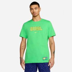 It's A Classic Nike Tee, With A Little Brazil Twist. What More Could A Fan Want? Product Details 100% Cotton Machine Wash Imported Shown: Green/Dynamic Yellow Style: Dh7619-329 Mantn A Tu Equipo Cerca Del Corazn Con La Playera Voice De Brasil. Los Grficos Que Demuestran Tu Orgullo Estn Diseados Sobre Un Suave Tejido Knit Y Te Ayudan A Mantenerte Cmodo Mientras Animas A La Seleccin Nacional. Datos Del Producto 100% Algodn Ajuste Estndar Para Una Sensacin Relajada Y Cmoda Lavar A Mquina Producto I Nike Green Graphic Print T-shirt, Yellow Sports T-shirt With Logo Print, Nike Green T-shirt For Streetwear, Nike Green Sports T-shirt, Nike Green T-shirt With Graphic Print, Green Sports Tops With Logo Print, Yellow Sports T-shirt With Logo, Nike Green Tops With Graphic Print, Green Sports T-shirt With Letter Print