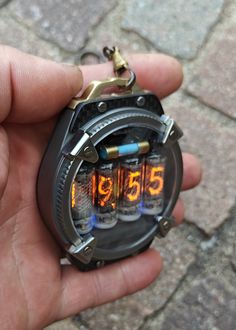 Pc Gadgets, Futuristic Watches, Best Suv Cars, Cool Rings For Men, Gender Fluid Fashion, Nixie Tube, Inside My Bag, Nerd Fashion