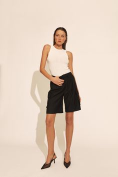 Nothing delivers ease and sophistication like the Blair Tailored Short. In a high waist, longer-line design, it features belt loops, side cargo-inspired pockets, and a relaxed hem. SIZING: True to size. AU: Model wears a size 8 / US: Model wears a size 4.FABRICATION: Main base: 95% polyester, 5% elastane
Mesh: 95% polyester, 5% elastane
Tie: 97% polyester, 3% elastane
Binding: 100% polyester - High waist - Side pocket details - Belt loops Corsets Fashion, Mum Jeans, Day To Night Dresses, White Cocktail Dress, Essential Dress, Jumpsuit Jacket, Tailored Shorts, Bodysuit Fashion, Wide Jeans