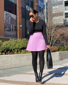 Leggings Under Tennis Skirt, Tennis Skirt With Leggings Outfit, Tennis Skirt Business Casual, Tennis Skirt With Leggings, Long Tennis Skirt Outfit, Tennis Skirt Work Outfit, Tennis Skirt Athleisure, Skirt Outfits Preppy, Pleated Tennis Skirt For Spring