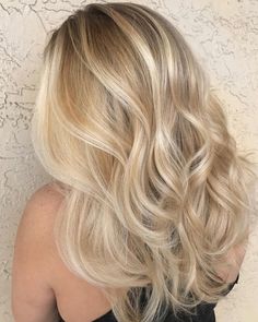 Champagne Blonde Hair, Champagne Blonde, Balayage Hair Blonde, Blonde Hair With Highlights, Short Hair Balayage, Hair Shades