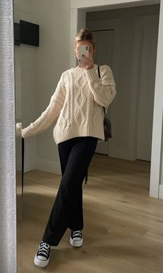 Winter Sweaters Women, Winter Outfits For Blondes, Girly Style Outfits Casual, Winter Outfits Blonde Hair, Winter Fit Inspo 2024, Dress Pants And Sweater Outfit, Trendy Business Casual Outfits For Women Winter, Comfy Chic Fall Outfits, Fall Outfit Sweater