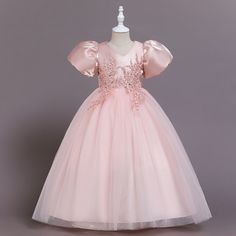 Make your little flower girl feel like a princess with our enchanting Tulle Flower Girl Dress. This exquisite dress is designed to add a touch of sparkle and elegance to any special occasion. Crafted with meticulous attention to detail, it's the perfect choice for weddings, parties, or any event where she wants to shine like a star. Red Princess Gown, Summer Evening Dress, Girls Birthday Party Dress, Long Flower Girl Dresses, Wedding Dresses For Kids, Robes D'occasion, Tulle Flower Girl, Princess Gown