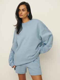 Vintage Oversized Crewneck Sweatshirt Travel Outfit Summer, Oversized Crewneck, Relaxed Jeans, Long Jeans, Swimwear Dress, Crew Sweatshirts, Oversized Sweatshirt, Outerwear Sweater, Linen Clothes