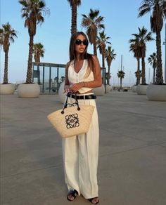 Palazzo Pants Summer, White Pants Outfit, Cosy Outfit, White Wide Leg Pants, European Summer Outfits, Casual Outfit Inspiration, Outfits To Wear, Stylish Summer Outfits, Summer Attire