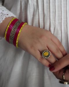 safaid kurta aur rang birange gehne jewellery: @simplysilverbyneha #desicore #desiaesthetic #desiaesthetics Bangle Aesthetic, Fancy Weddings, Jhumka Design, Diwali Outfit, Bangle Stack, Jhumka Designs, Bangle Design, Unique Bangle, Bridal Henna Designs