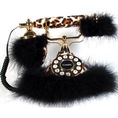 I wanted one of these Soooooo bad when I was younger!!! I still think it's pretty cool ;) Leopard Lamp, Telephone Retro, Animal Print Decor, Animal Print Fashion, Leopard Animal, Telephones, Leopards