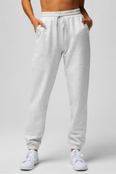 Cozy Fleece Go-To Sweatpant Fabletics Soft Grey Heather female Fleece regular Everyday/Lounge Grey Sweatpants Aesthetic, Sweatpants Aesthetic, Gray Sweatpants Outfit, Cute Sweats, Cute Sweatpants, Xmas Wishlist, White Sweatpants, Girl Sweatpants, Grey Sweats