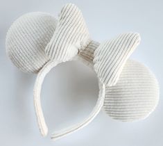 Ears Inspired by the Mouse! Soft Ivory Corduroy Mouse Ears.  ▫️ These simple ears pair great with outfits inspired by some of your favorite characters and are perfect for any day at the parks! ▫️ Rubber Headband Comb comes with every pair of ears. Combs are peel and stick. Hot glue can be added for stability ▫️Headband, ears, and bow are all sewn. ▫️Ears and bow are also sewn to the headband.  ▫️ Made of a soft thin ribbed Corduroy.  ▫️ Bow is filled with Polyester fill.  ▫️ Ears are formed with quality foam and filled with Polyester fill.  ▫️Thickness of bow and ears my vary slightly.  ▫️Contact me with any questions.  ▫️Custom orders are accepted.   ▫️Ships free within the US. Birthday Minnie Ears, Custom Disney Ears, Cold Disney Outfits, Micky Ears, Disney Gear, Disney Fits, Disney Ears Headband, Disney Honeymoon, Disney Themed Outfits