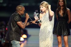 taylor swift accepts an award for her performance on the x factor at the 2012 american music awards