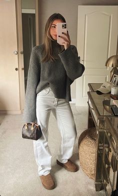 Outfit With Uggs, Stile Blair Waldorf, Adrette Outfits, Thanksgiving Outfit Ideas, Cute Thanksgiving Outfits, Fest Outfits, Looks Pinterest, Black Kitten Heels, Thanksgiving Outfits