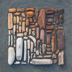 an image of some kind of art made out of rocks