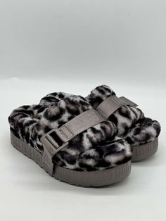 Women's UGG FLUFFITA PANTHER PRINT Slipper Slides 1122556 STORMY GREY Sz. 5. Ugg Puft Slide, Ugg Tasman Slippers Grey, Ugg Fluff Yeah Slippers, Ugh Slippers Gray, Uggs Slides, Ugg Fluffita, Ugg Fluff Yeah Slides Brown, Grey Uggs, Panther Print