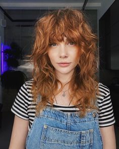 Edgy Shag Haircut With Bangs Short, Bottleneck Bangs Curly Hair, Long Shag Cut With Bangs, Bangs Shag, Medium Shaggy Hairstyles, Curly Shag Haircut, Medium Shag, Modern Shag Haircut, Long Haircut