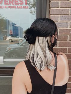 Narcissus Malfoy Hair Color, Narcisse Malfoy Hair, Cruella Deville Hairstyles, Narcissa Black Hair, Narcisa Malfoy Hair Short, Short Narcissa Hair, Cruella Deville Hair Inspiration, Cruella Hair Inspiration, Malfoy Mom Hair