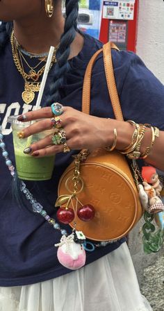 Chica Chola, Look Boho Chic, Latina Outfits, Looks Party, Mia 3, Dope Jewelry, Funky Jewelry, Stacked Jewelry, Jewelry Lookbook