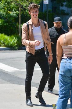 Shawn Mendes Clothes, Shawn Mendes Shirts, Chelsea Boots Outfit, Outfit Botas, Boots Outfit Men, With Girlfriend, Trendy Mens Fashion, Stylish Mens Outfits