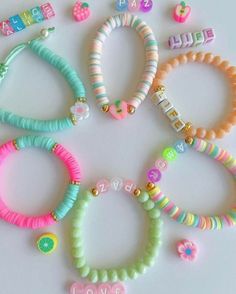 Make Clay Beads, Preppy Bracelets, Homemade Bracelets, Bracelets Patterns, Bracelet Craft Diy, Bead Charms Diy, Beaded Necklace Diy, Diy Bracelets Easy, Diy Bracelet Designs