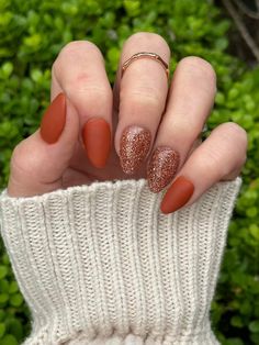 Short Pointy Fall Nails, Fall Almond Shape Nail Ideas, Autumn Nails Short Almond, Nails For Thanksgiving Fall, Almond Fall Acrylic Nails, Fall Nails Ideas Autumn Almond, Autumn Chrome Nails, Rust Orange Nails, Fall Round Nails